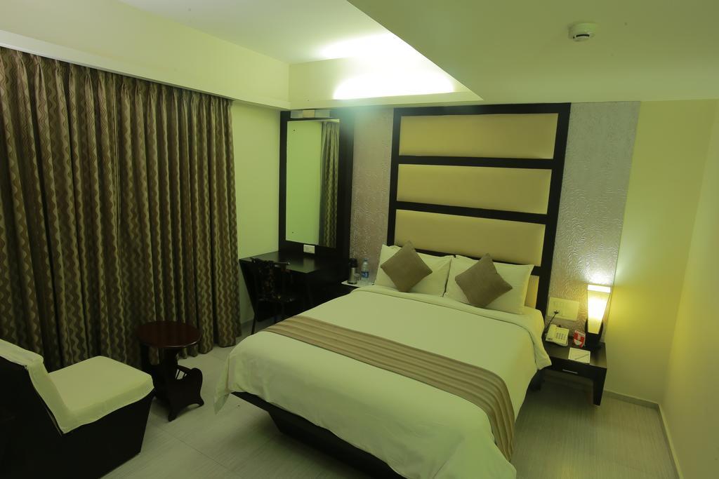 Pattom Royal Hotel Thiruvananthapuram Quarto foto